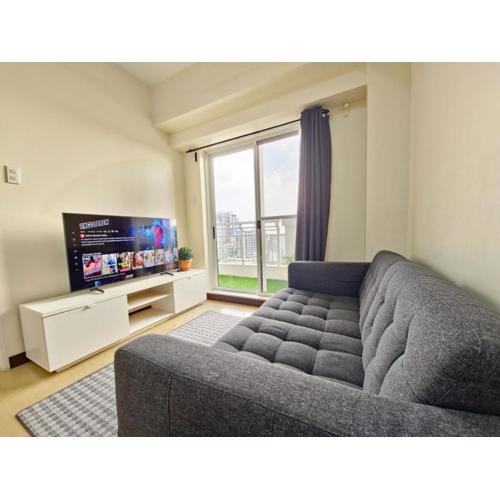 Home in Manila Breathtaking Sunset View