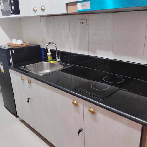 Homefort Twin Bed Suite - Red Residences Unit 2649