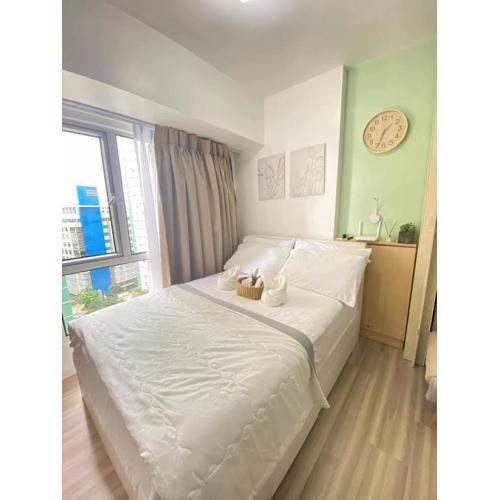Homely Space at Avida Riala T4 IT Park by Snug Retreat with Pool & Fast WiFi
