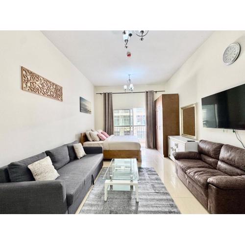 Homes2Retreat - Very Spacious Studio in the Heart of JVC