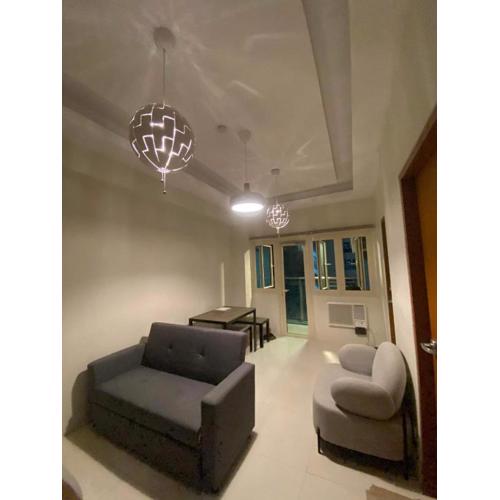 Homey 1Bedroom BGC Condo - MINIMUM 2 Nights stay