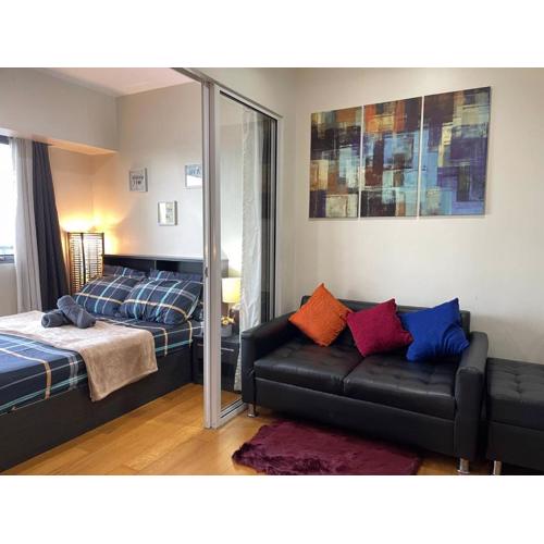 Homey 1BR Acqua Livingstone with Netflix, Pool & Gym