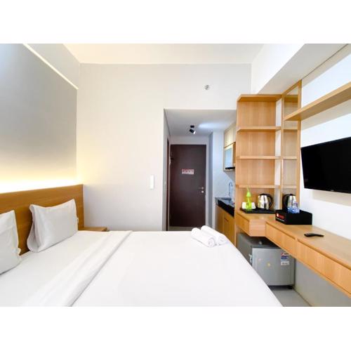 Homey and Best Deal Studio at Apartment Transpark Juanda Bekasi Timur By Travelio