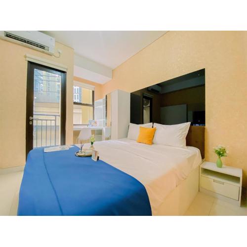 Homey and Comfort Living Studio Apartment Transpark Cibubur By Travelio