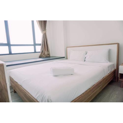 Homey and Comfort Living Studio Collins Boulevard Apartment By Travelio