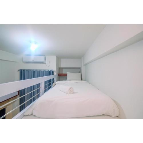 Homey and Comfort Living Studio Room at Dave Apartment By Travelio