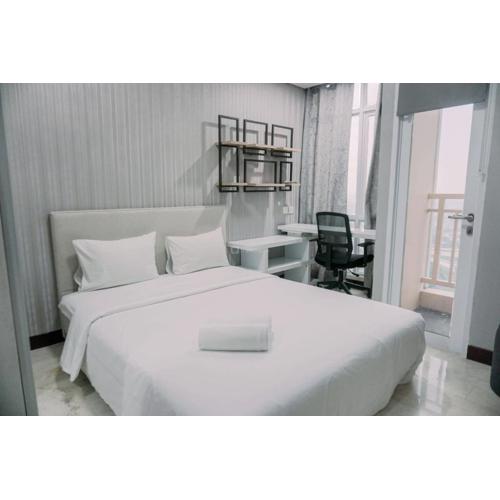 Homey and Comfy Stay Studio Apartment at B Residence By Travelio