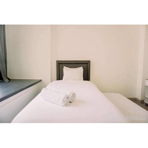 Homey and Comfy Studio Collins Boulevard Apartment By Travelio