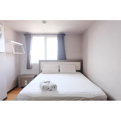 Homey and Cozy 1BR Apartment at Braga City Walk By Travelio