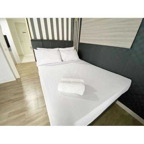 Homey and Cozy Living Studio Amartha View Apartment By Travelio