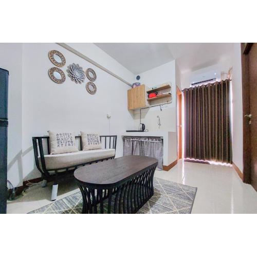 Homey and Cozy Stay 1BR Loftvilles City Apartment By Travelio