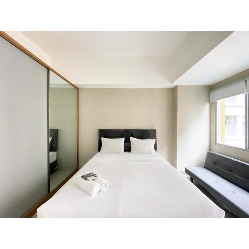 Homey and Cozy Stay Studio Gateway Park LRT City Jatibening Apartment By Travelio