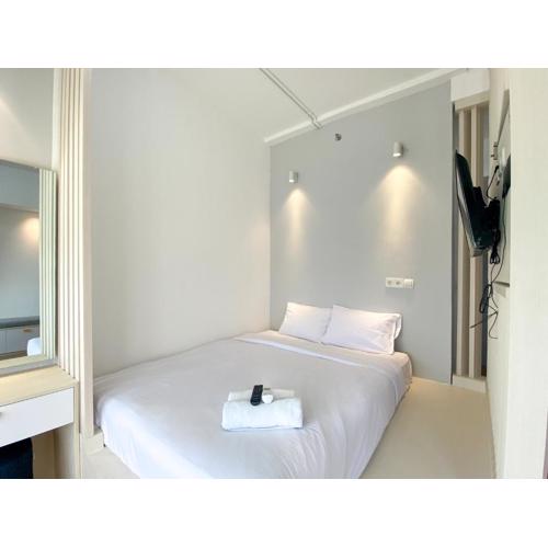 Homey and Elegant Studio Vasanta Innopark Apartment By Travelio