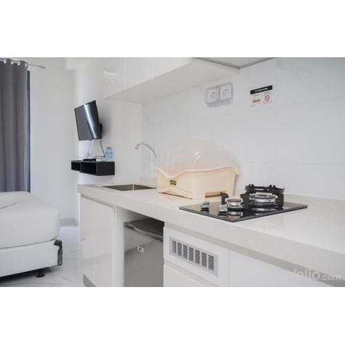 Homey and Minimalist Studio at Sky House BSD Apartment By Travelio