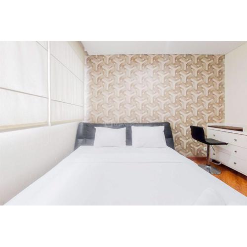 Homey and Modern 1BR at Paddington Heights Apartment By Travelio