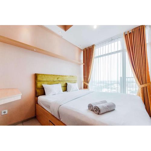 Homey and Modern Studio at Tree Park City Cikokol Apartment By Travelio