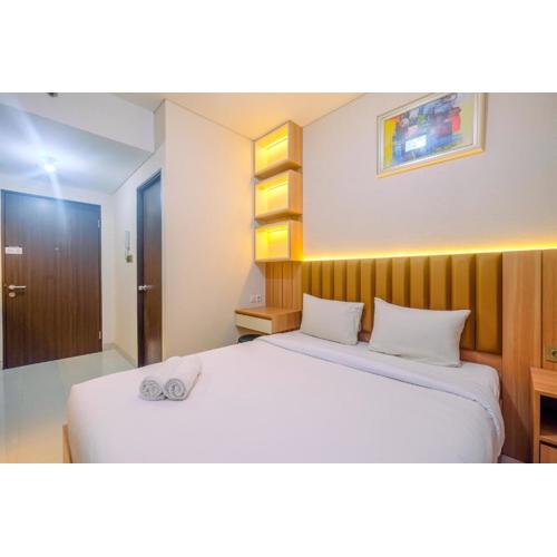 Homey and Stylish Studio Room at Transpark Cibubur Apartment By Travelio