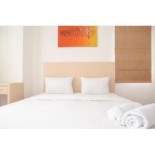 Homey and Warm 1BR Belmont Residence Puri Apartment By Travelio