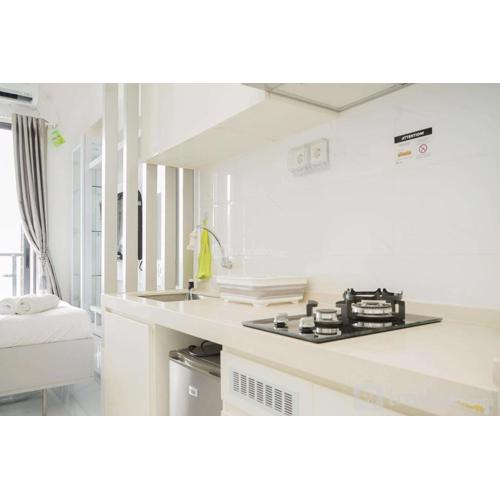 Homey and Warm Studio at Sky House BSD Apartment By Travelio