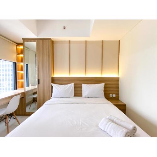 Homey and Warm Studio Room Pollux Chadstone Apartment By Travelio