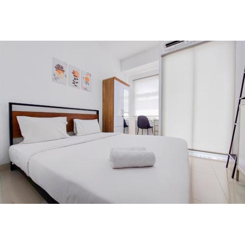 Homey and Warm Studio Room Serpong Garden Apartment By Travelio
