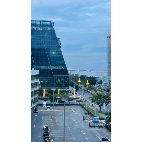 Homey Staycation at MOA Complex