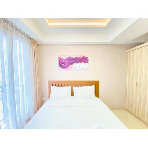 Homey Studio Room at Grand Asia Afrika Apartment By Travelio
