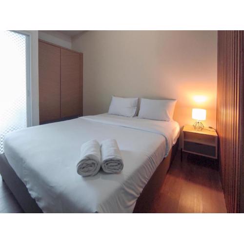 Homey Studio with Easy Pool Access Apartment at Suncity Residence By Travelio