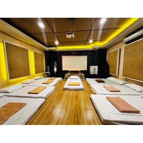 HOST HOMES near AIRPORT BETA BAYVIEW