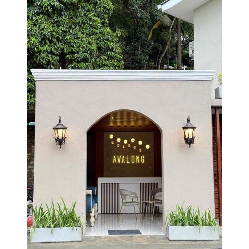 Hotel Avalong by Malwatta