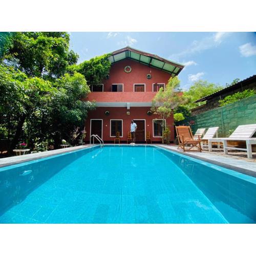 Hotel Hideaway Garage