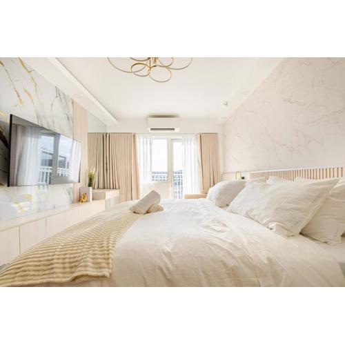 Hotel Like Staycation Near Airport and MOA Porongs Oasis