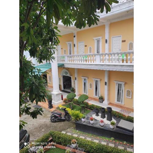 HOTEL NAYORA PRABUMULIH