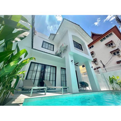 House 148 Patong Pool Villa 4BR Near Beach