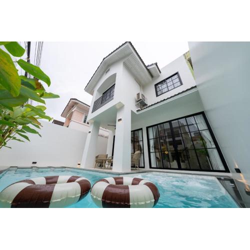 House 158 Patong Pool Villa 4BR Near Beach