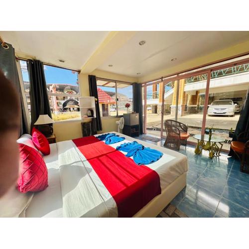 House 2 Bedroom full river view near beach