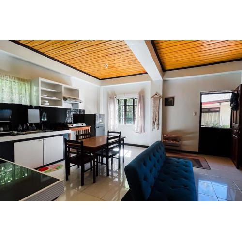 House at the End Wi-fi Parking Netflix 55 inch SmartTV Nature