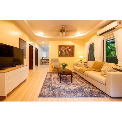 House near the Beach, 7-Min Walk to Beach