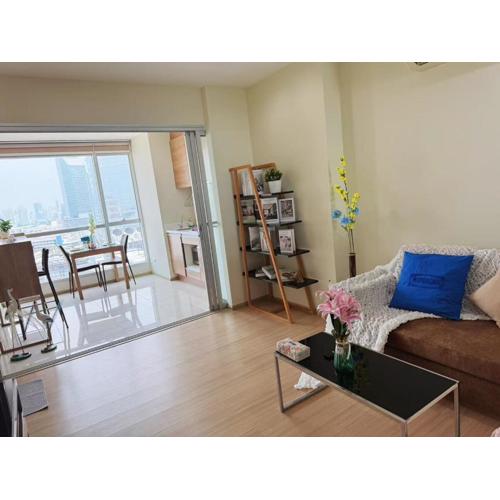 HuaikhwangMRT light luxury apartment sky pool