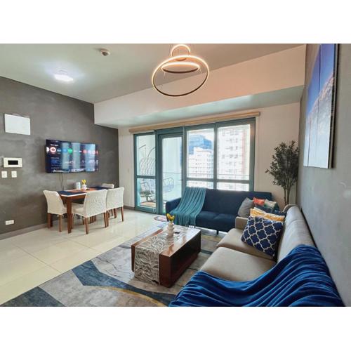 HUGE 2BR BGC Suite 70sqm, Perfect for 6, Balcony, Pool & Uptown Mall Connector, Ste 25