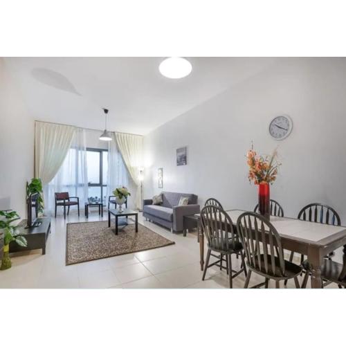 HUGE 3 Bedroom Apartment Beach Front (City View)