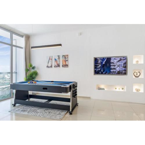 Huge Penthouse in Marina w Pool Table & Air Hockey