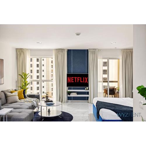 HUGE Stylish Beachfront Studio JBR Walk Murjan 2