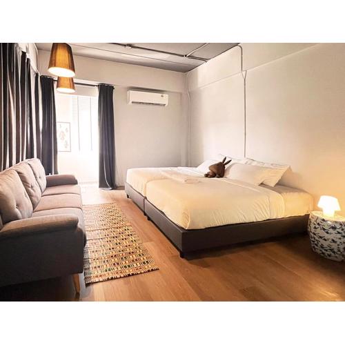 Human Touch Room - Pet Friendly Loft Near Airport