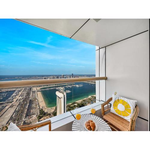 Iconic Palm & Sea Views on 58th Floor Skyline Apt