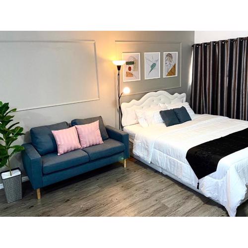 Impact Arena Condo C3 Grey by GoodRoom24