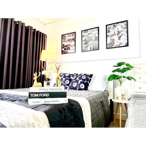 Impact Arena Condo Twin Beds by Goodroom24