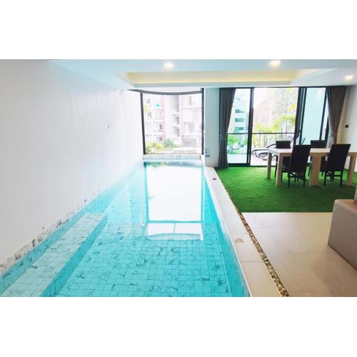 Indoor Pool 2 Bed Walk to Beach