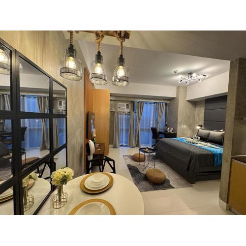 Industrial Chic Studio in McKinley Hill Walk to Venice Mall