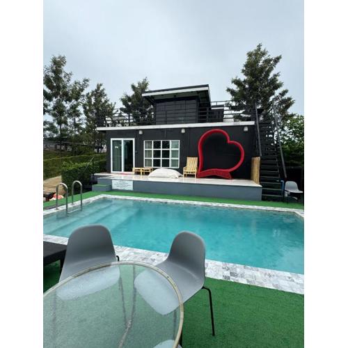 Inthanin Pool Villa